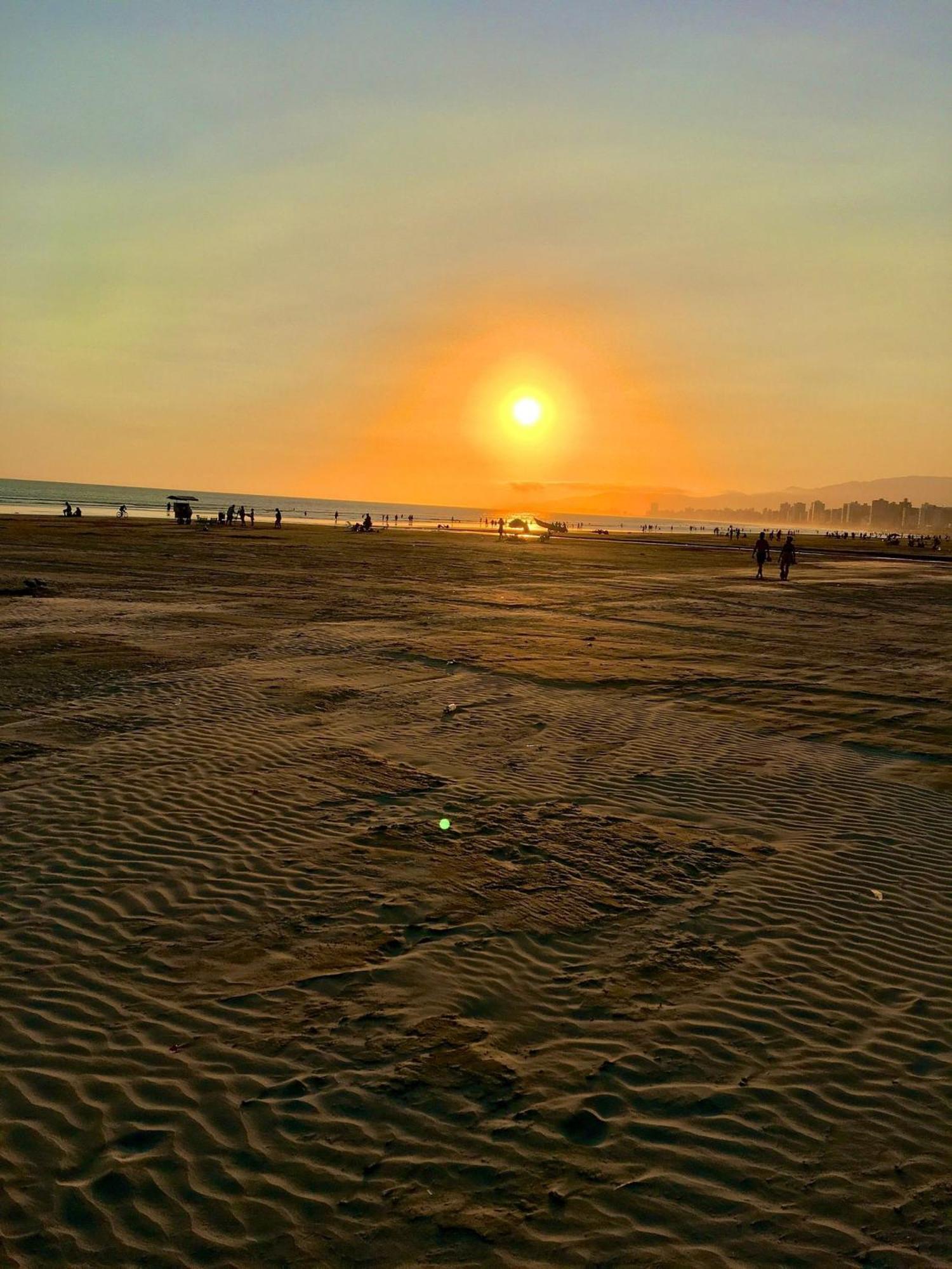 Pe Na Areia Da Guilhermina Ii *